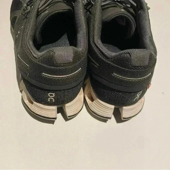 OnCloud Swiss Engineering Running Shoe Women - Picture 4 of 7